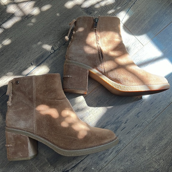Uggs Suade Tan Booties - Picture 5 of 10